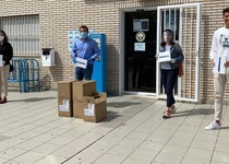 El Ayuntamiento de Peñíscola entrega 50 tabletas al instituto y el colegio para los alumnos sin recursos, que contarán también con internet gratuita gracias a la colaboración con la empresa Nou Com