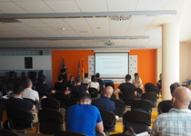 La Policia Local de Peñíscola se forma en el uso de descargador eléctrico