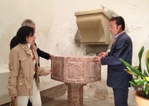 La Iglesia de Santa María recupera  la antigua pila bautismal