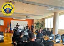 La Policía Local de Peñíscola realiza un curso sobre el uso del bastón extensible