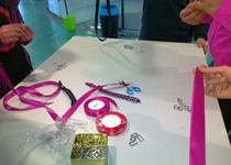 Éxito de los talleres de manualidades con materiales reciclados en el Centro Juvenil