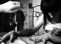 "Cosiendo narrativas" de Elaia Blades gana el Primer Premio de Fotografía "Dones" del Ayuntamiento de Peñíscola