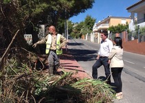 El Ayuntamiento de Peñíscola desbroza las calles y barrancos de la urbanización Atalayas