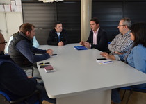 Andrés Martínez se reúne con representantes del empresariado local para consensuar mejoras en la zona azul