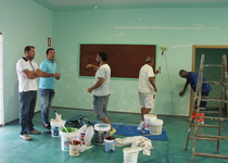 La Brigada Municipal de Obras del Ayuntamiento de Peñíscola lleva a cabo mejoras y tareas de mantenimiento en el Edificio Sociocultural