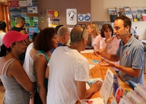 Las oficinas de información turística de Peñíscola atienden más de 24.000 consultas en el mes de julio, un 20% más que el pasado año