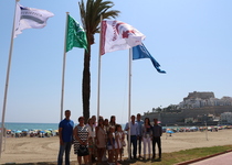 Peñíscola luce las banderas de calidad en sus playas