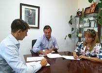 El Ayuntamiento de Peñíscola suscribe un convenio con la agrupación local de la AECC a quien, además, cede un local para llevar a cabo su tarea de prevención y atención a pacientes